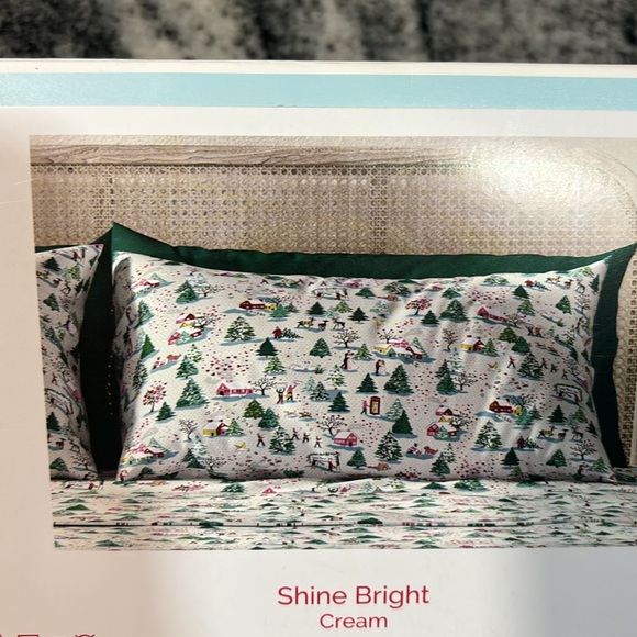 Cath Kidston London SHINE BRIGHT Cream Christmas 2 STANDARD Cotton Pillowcases - Picture 4 of 5